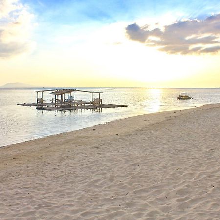 Bella Beach Resort Batangas 利安 外观 照片