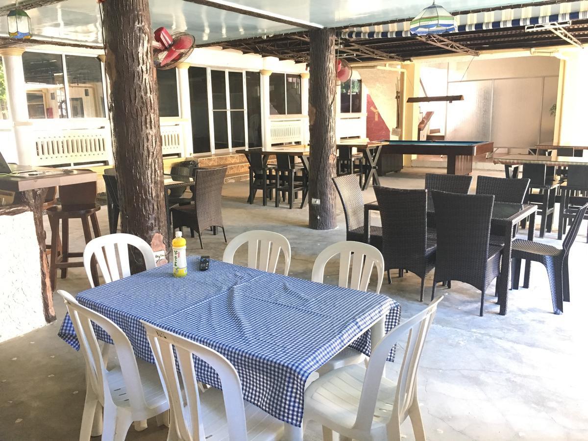 Bella Beach Resort Batangas 利安 外观 照片